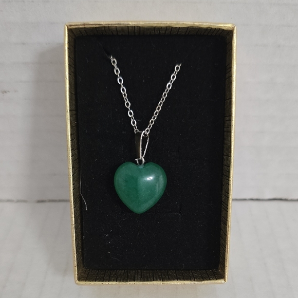 Handmade Elegant Silver Necklace with Green Heart Pendant - Picture 1 of 13